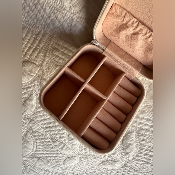 Travel jewellery box - Picture 2 of 5